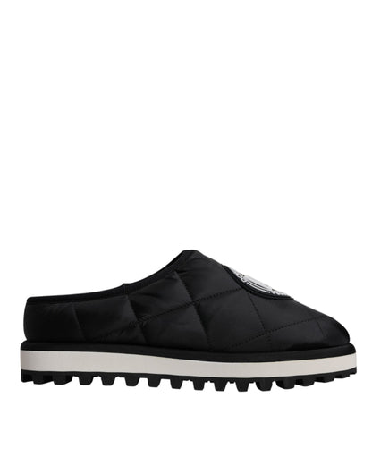 Sandalias tipo chanclas de nailon negro acolchado con parche del logotipo