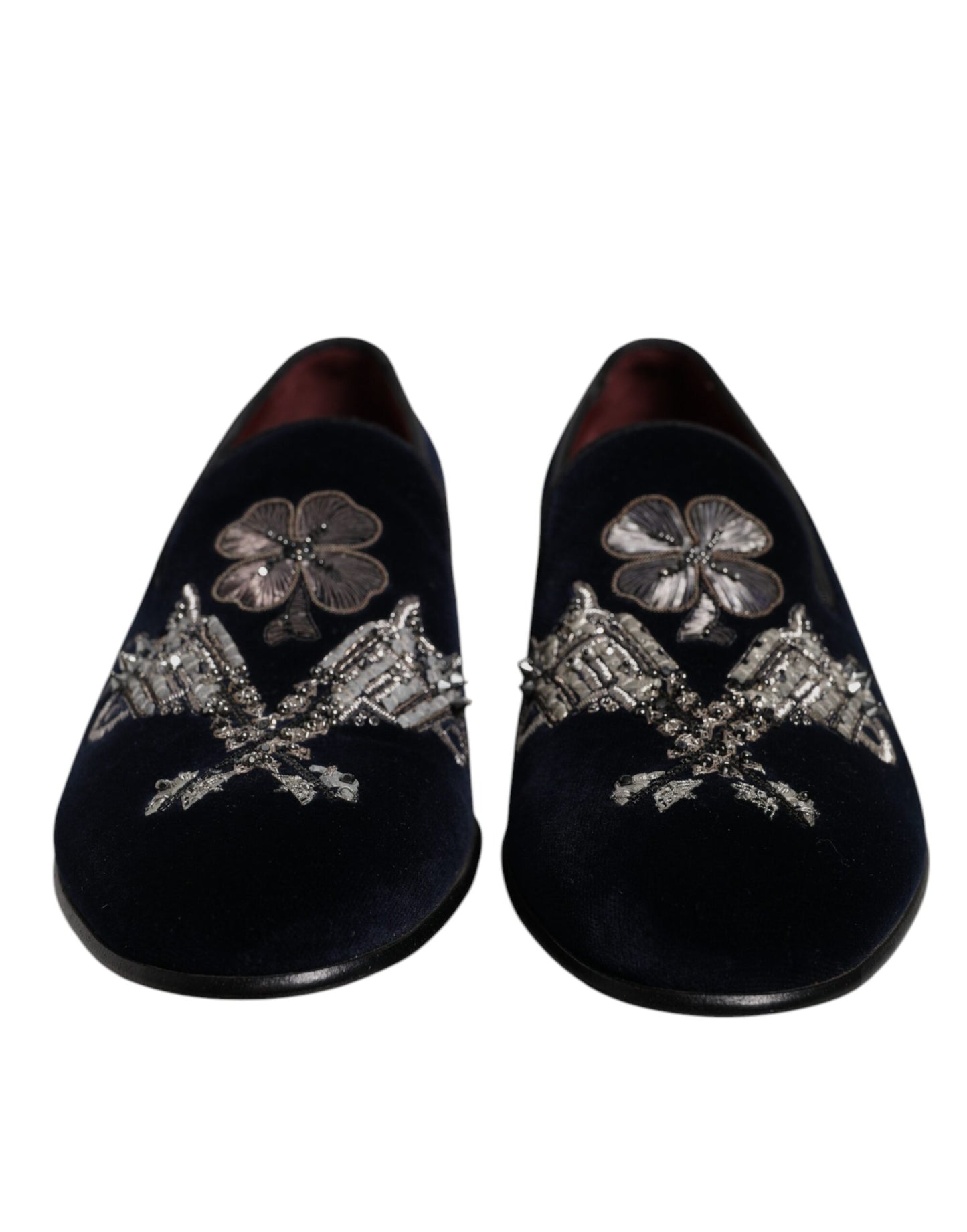 Mocasines de terciopelo negro con diseño floral y diseño de pistola
