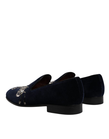 Mocasines de terciopelo negro con diseño floral y diseño de pistola