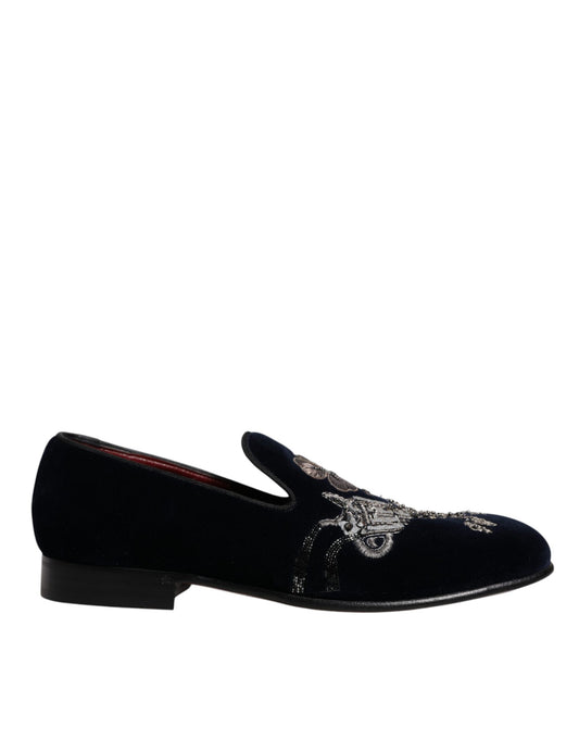 Mocasines de terciopelo negro con diseño floral y diseño de pistola
