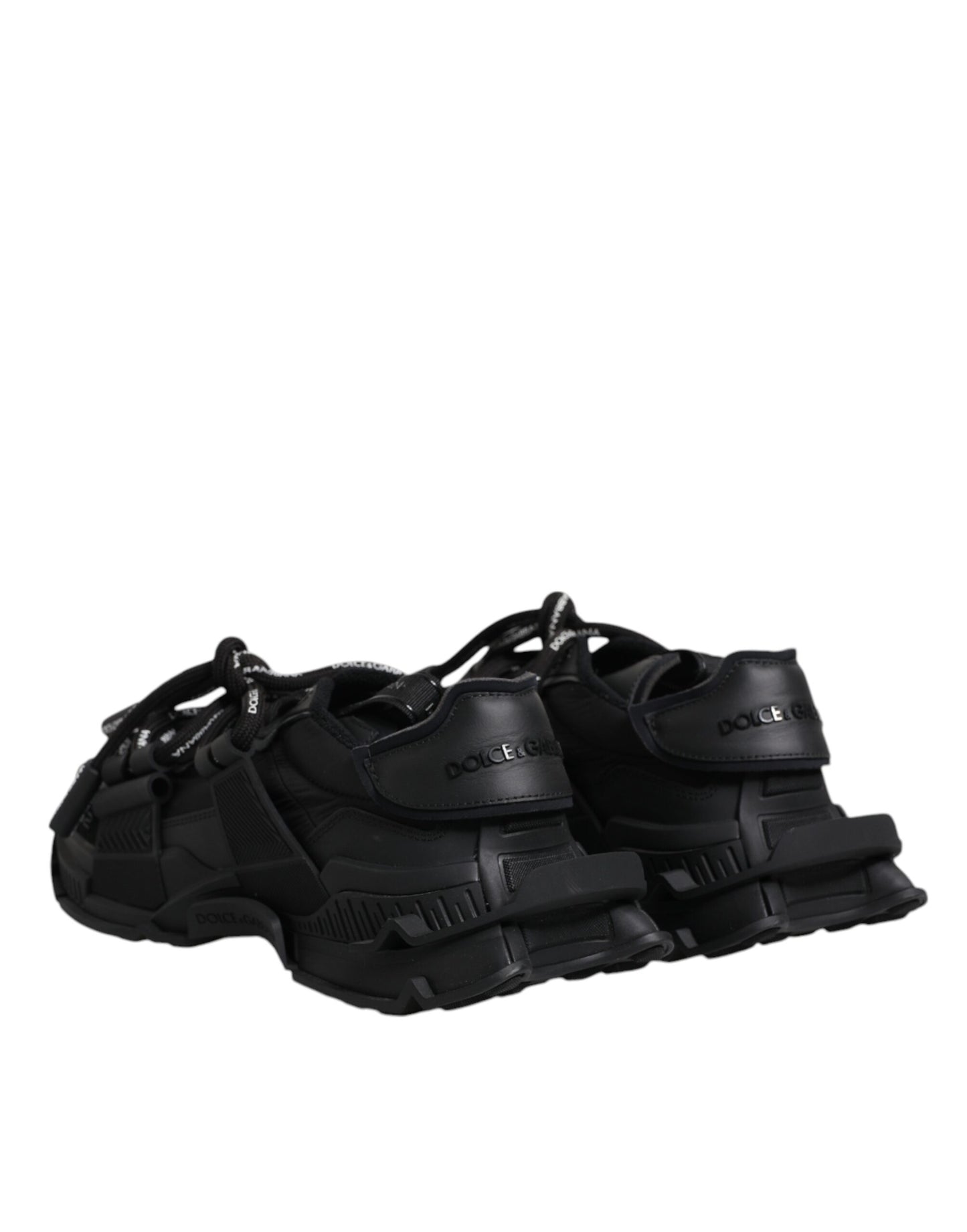 Zapatillas deportivas negras de caña baja con cordones