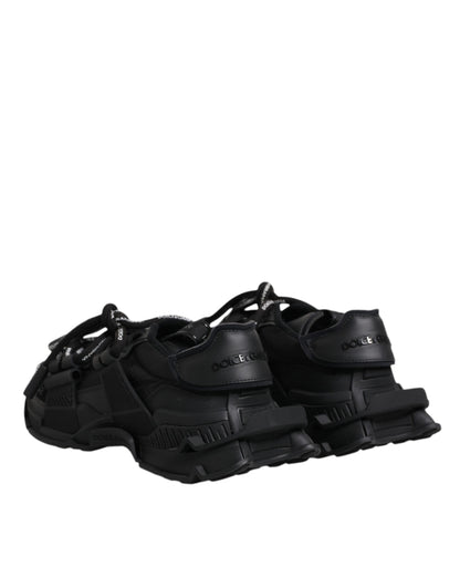 Zapatillas deportivas negras de caña baja con cordones