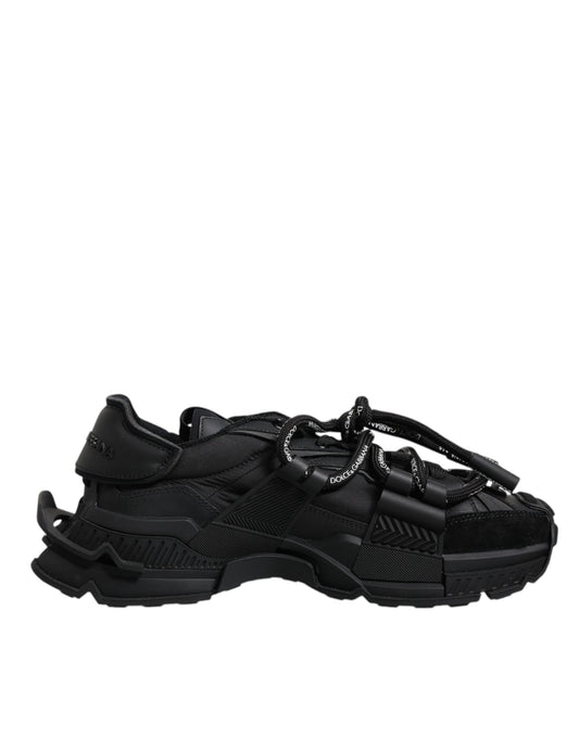 Zapatillas deportivas negras de caña baja con cordones