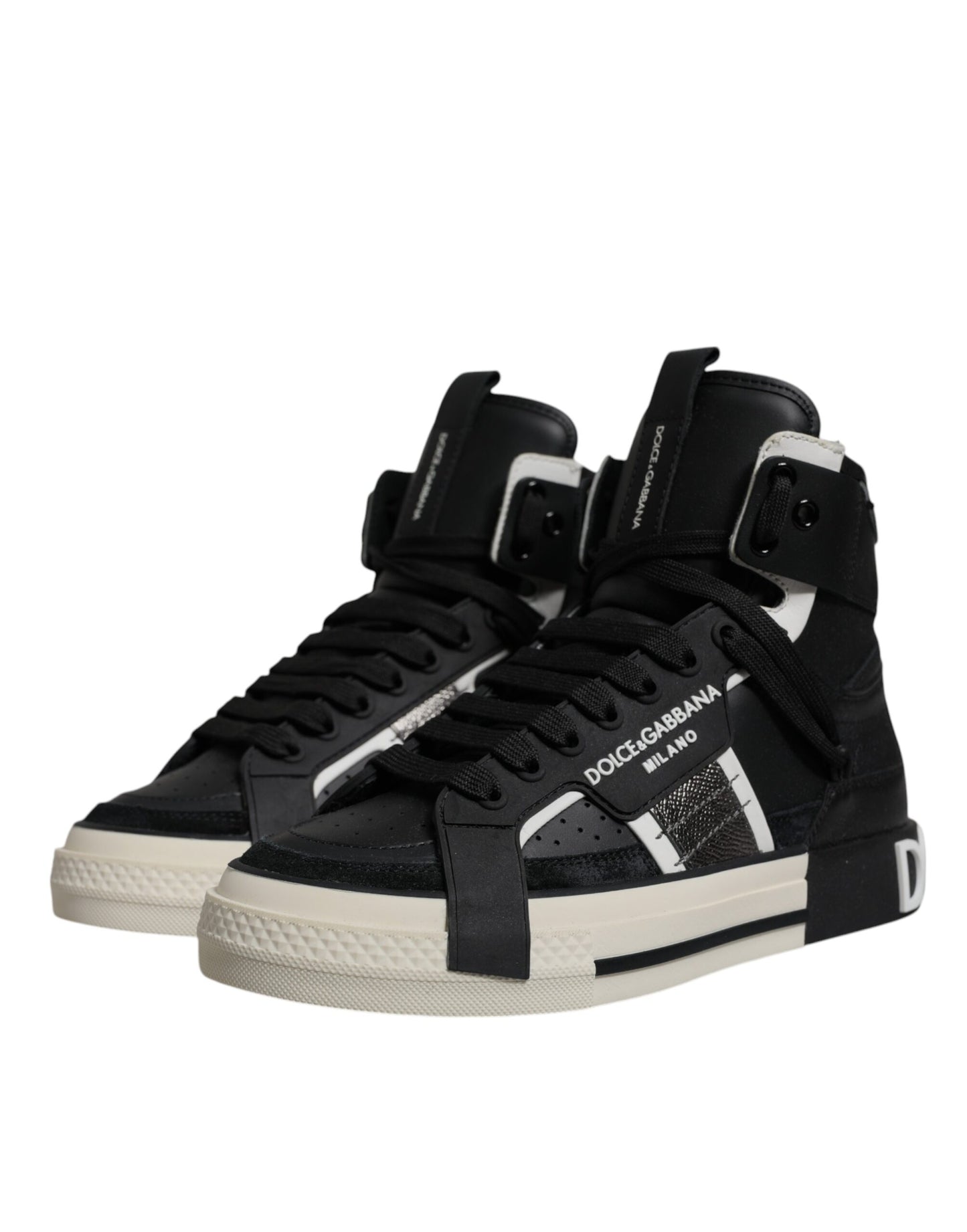 Zapatillas altas de cuero negro y plateado