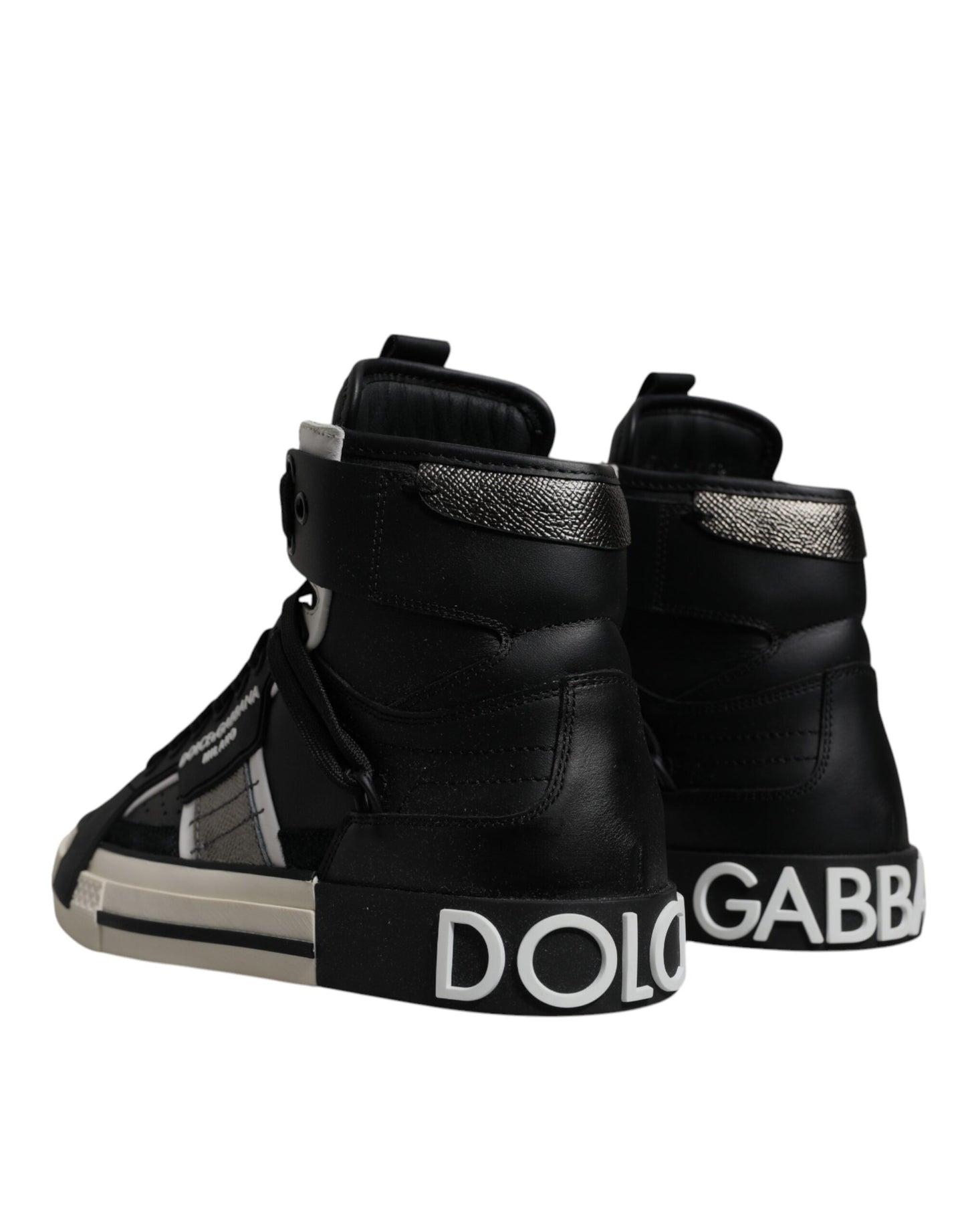 Zapatillas altas de cuero negro y plateado