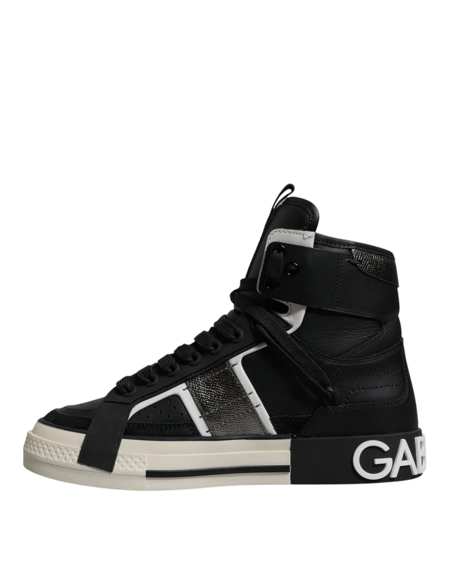 Zapatillas altas de cuero negro y plateado