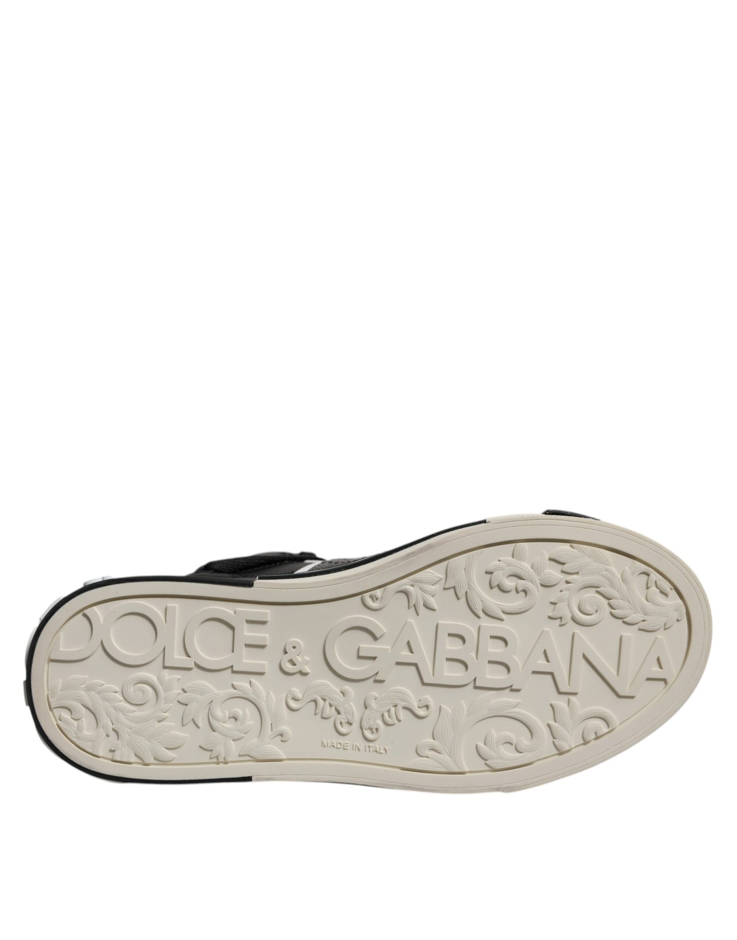 Zapatillas altas de cuero negro y plateado