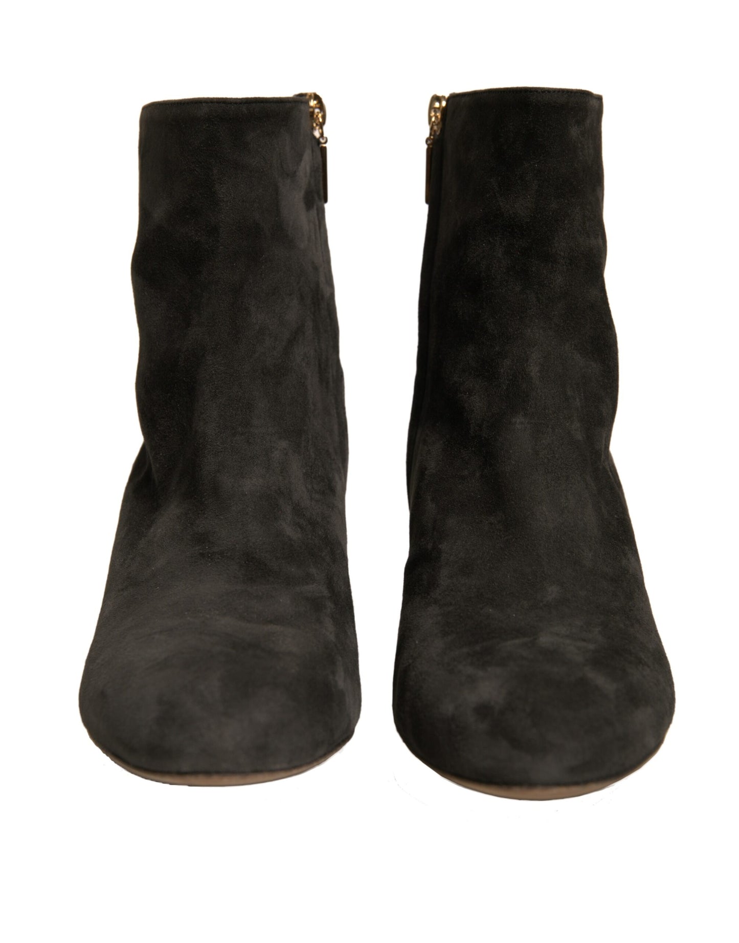 Botines negros con tacón adornado