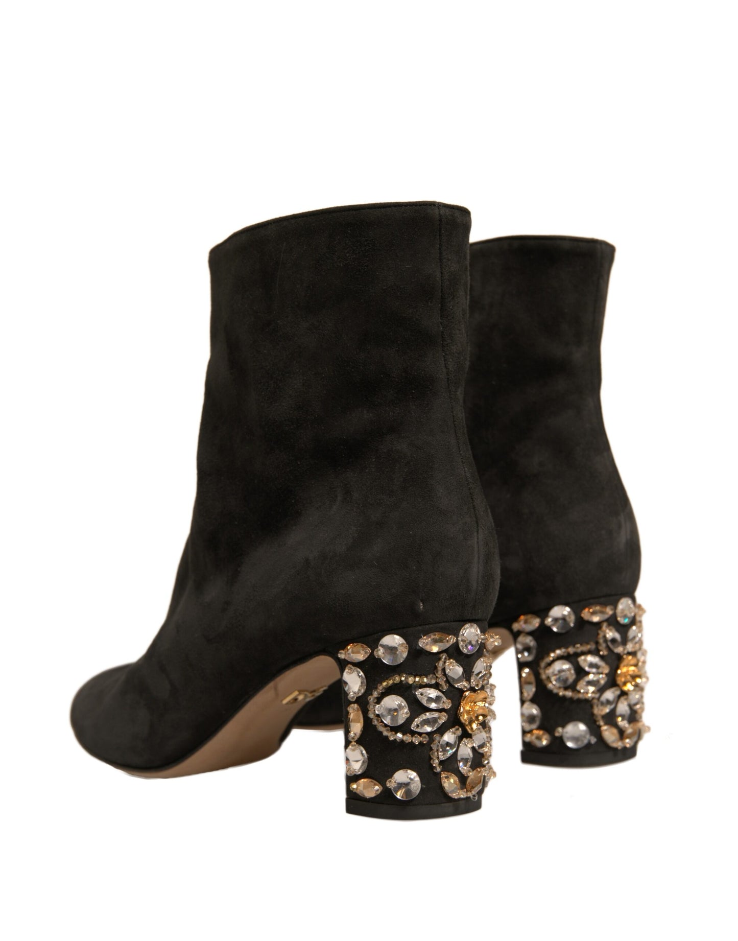 Botines negros con tacón adornado