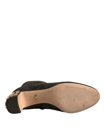 Botines negros con tacón adornado