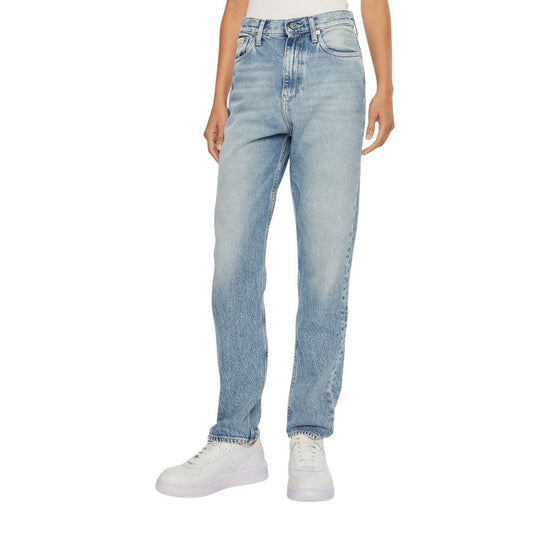 Vaqueros y pantalón de algodón azul claro