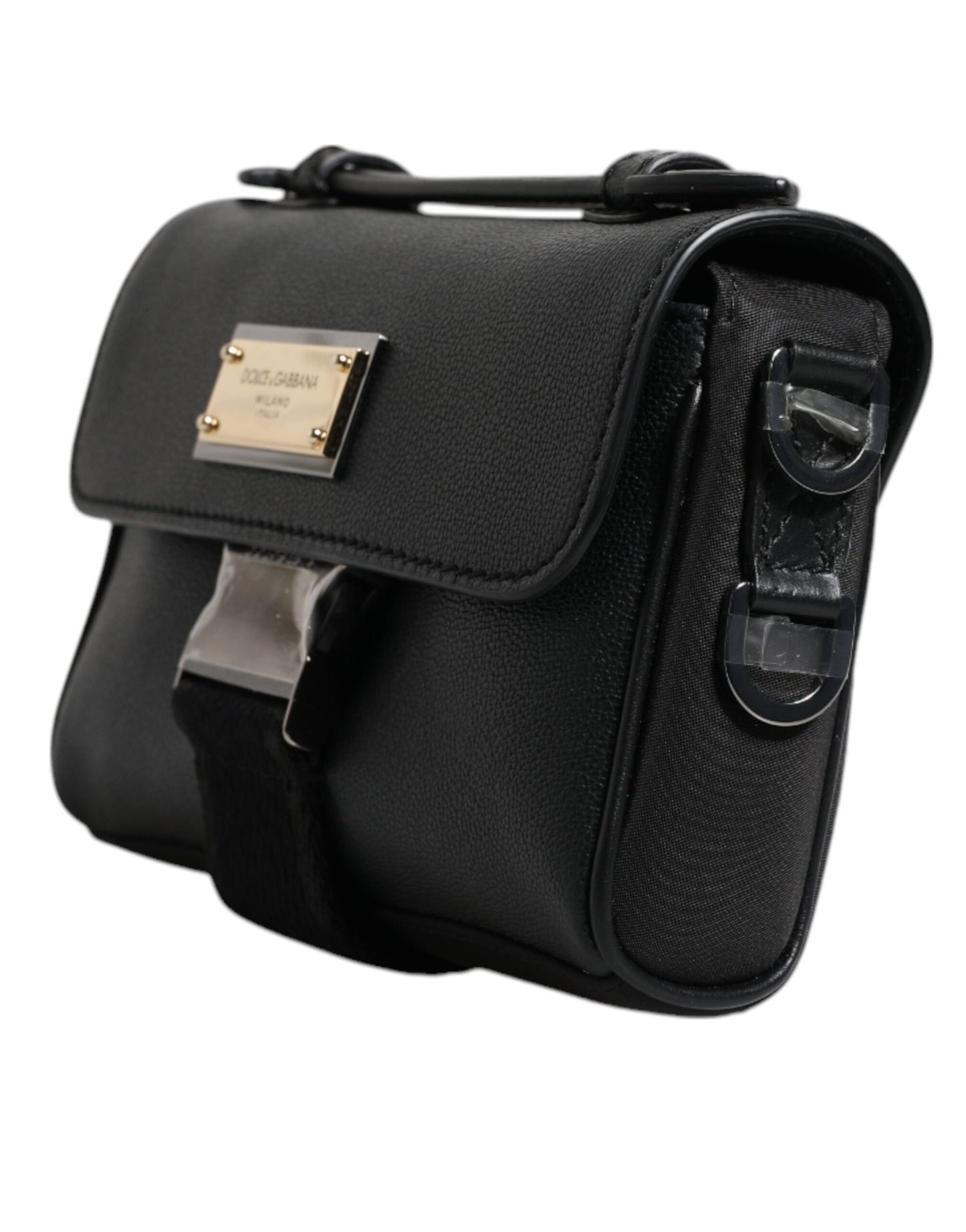 Bolso bandolera de cuero con hebilla y placa con logotipo negro