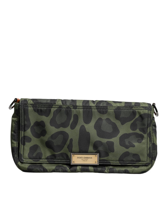 Bolso bandolera tipo mensajero de nailon verde con estampado de leopardo y concha