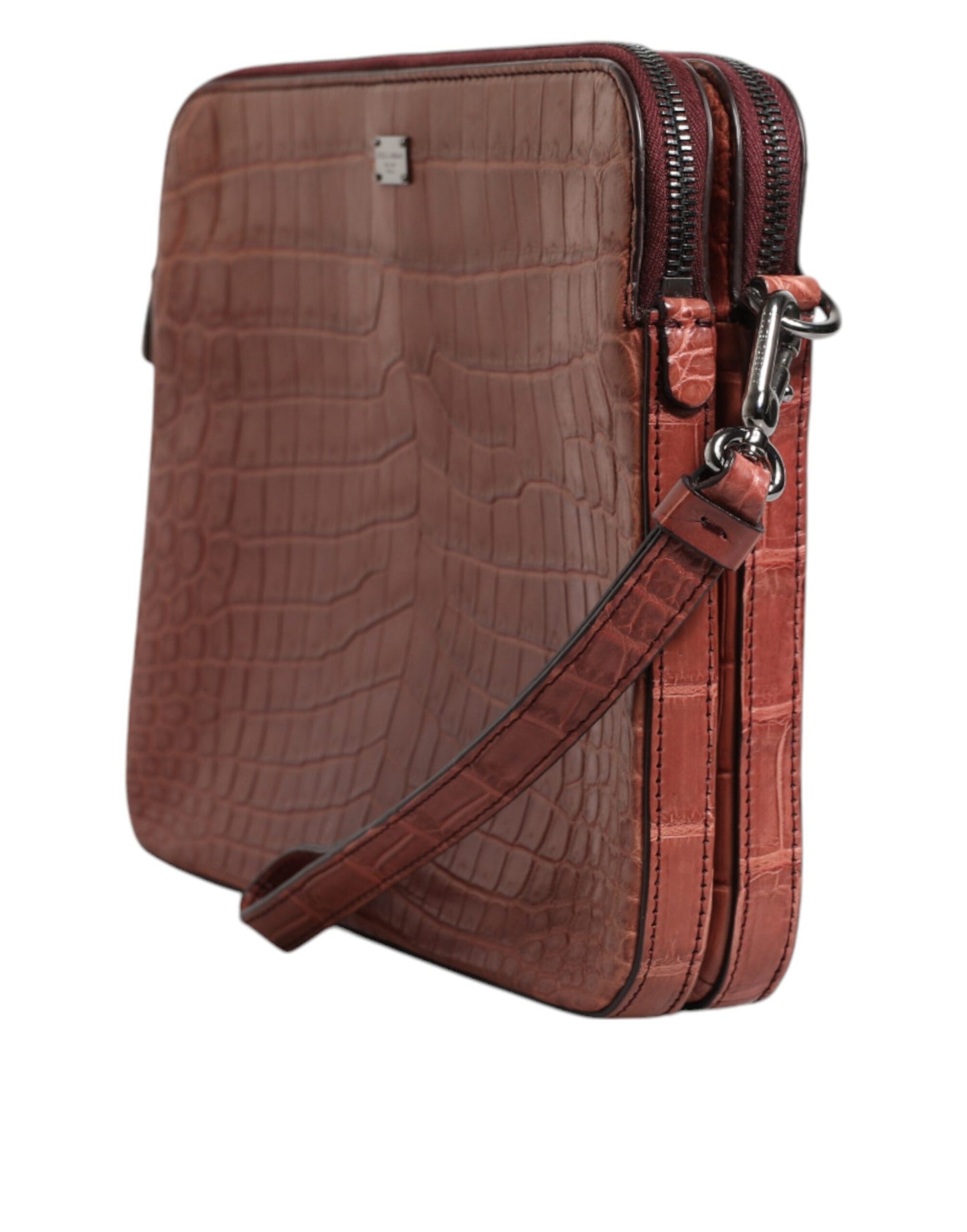 Bolso maletín para hombre de piel de cocodrilo burdeos con placa del logotipo