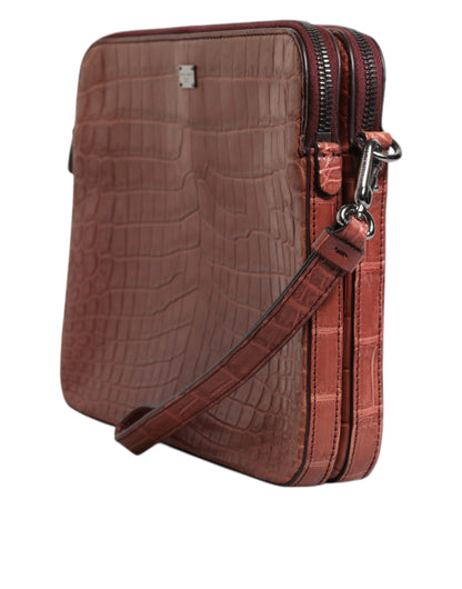 Bolso maletín para hombre de piel de cocodrilo burdeos con placa del logotipo