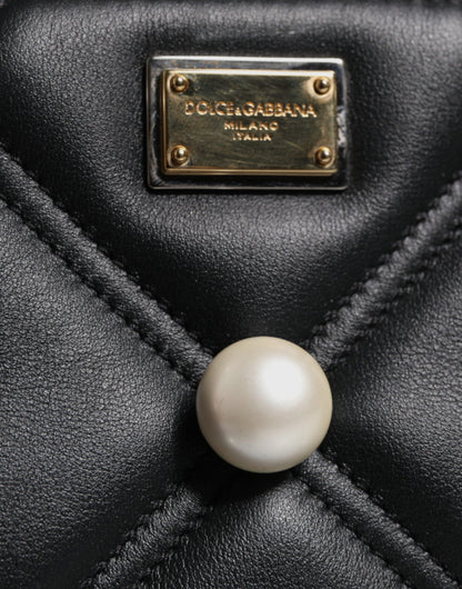 Bolso de hombro de cuero negro con logotipo adornado con perlas