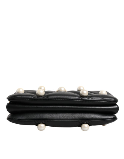 Bolso de hombro de cuero negro con logotipo adornado con perlas