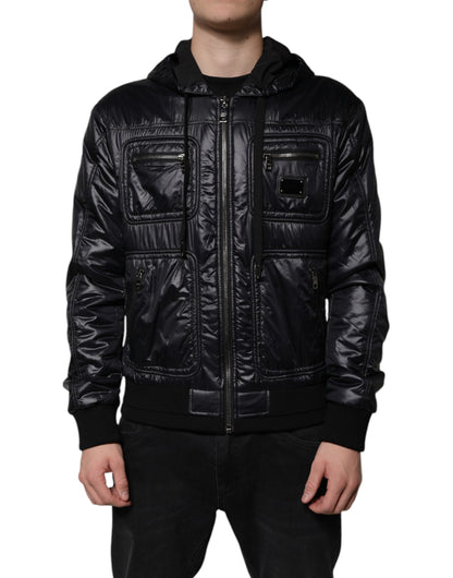 Chaqueta tipo blusón de nailon negro con capucha y cremallera completa