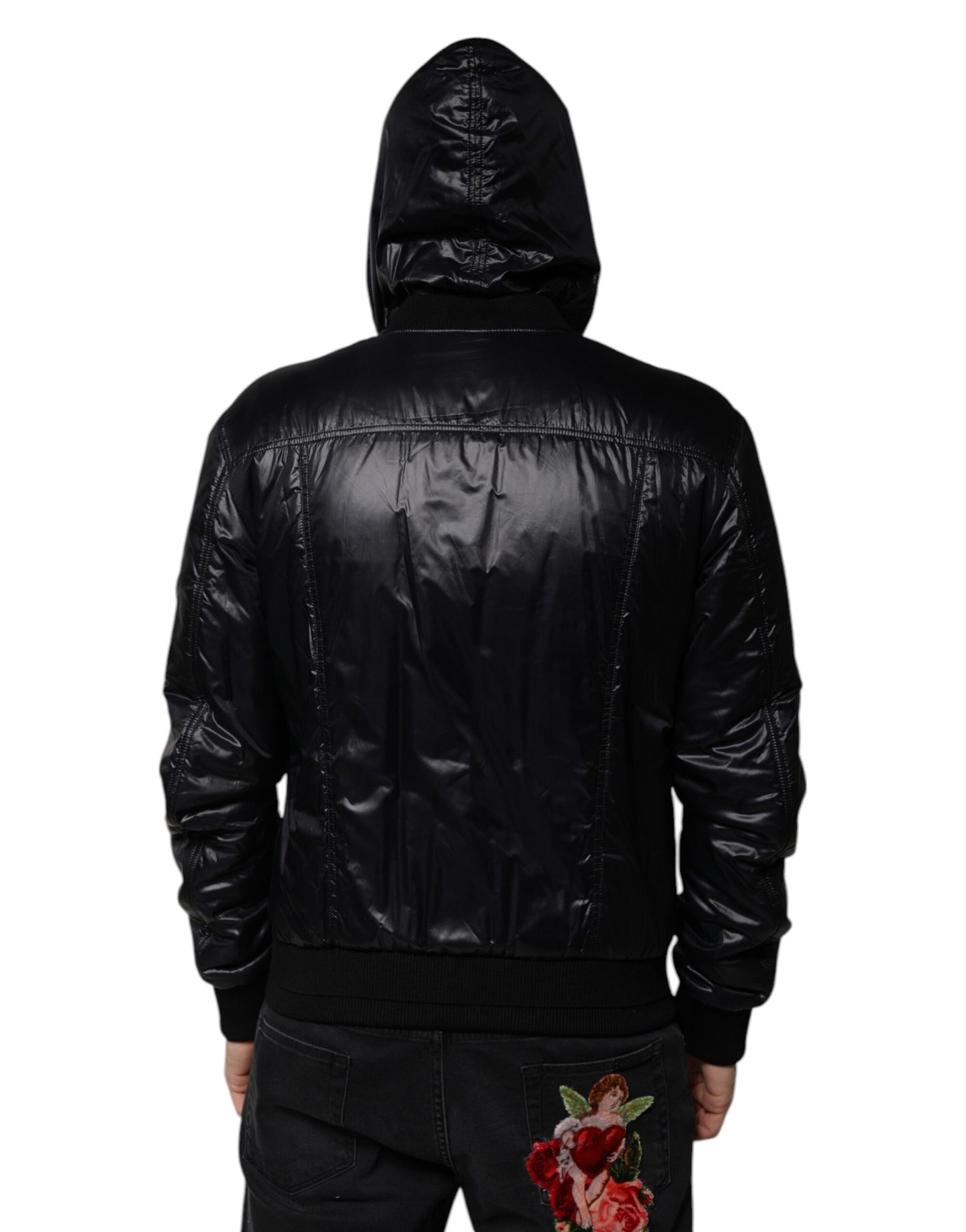 Chaqueta tipo blusón de nailon negro con capucha y cremallera completa
