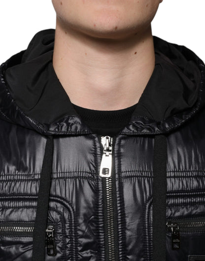 Chaqueta tipo blusón de nailon negro con capucha y cremallera completa