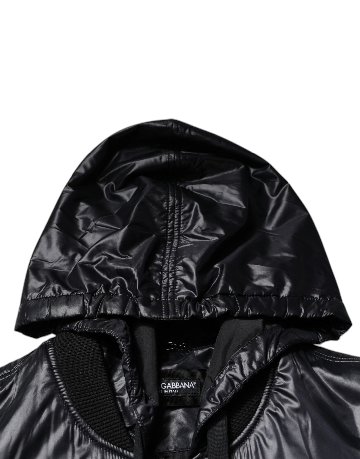 Chaqueta tipo blusón de nailon negro con capucha y cremallera completa