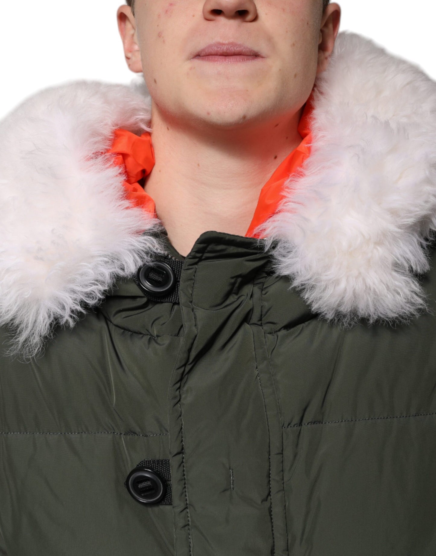 Chaqueta de piel de oveja con mangas largas y capucha verde