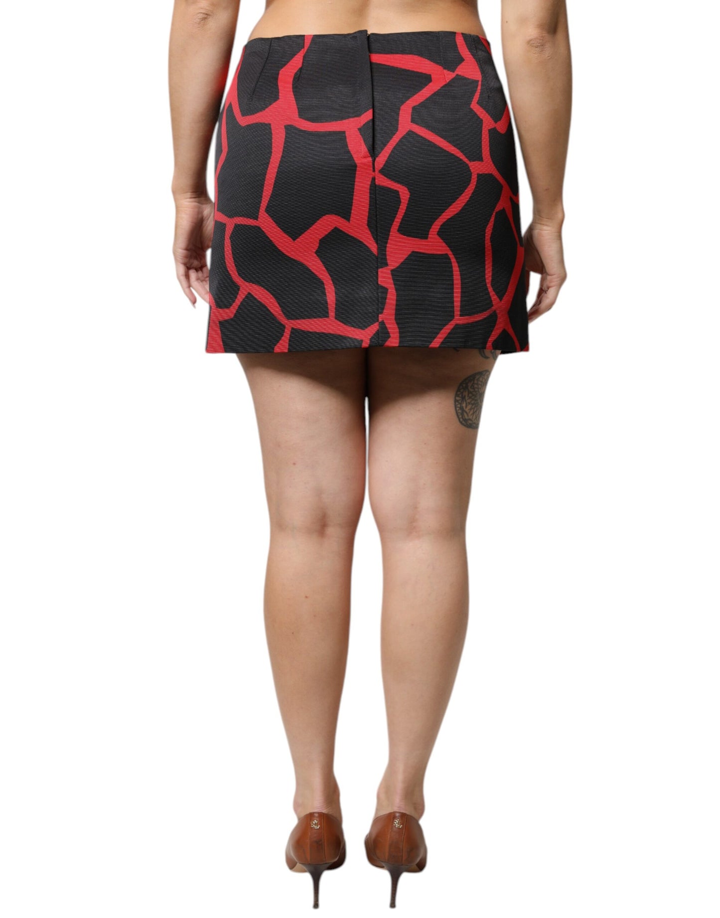 Minifalda abstracta de cintura media en forma de A, negra y roja