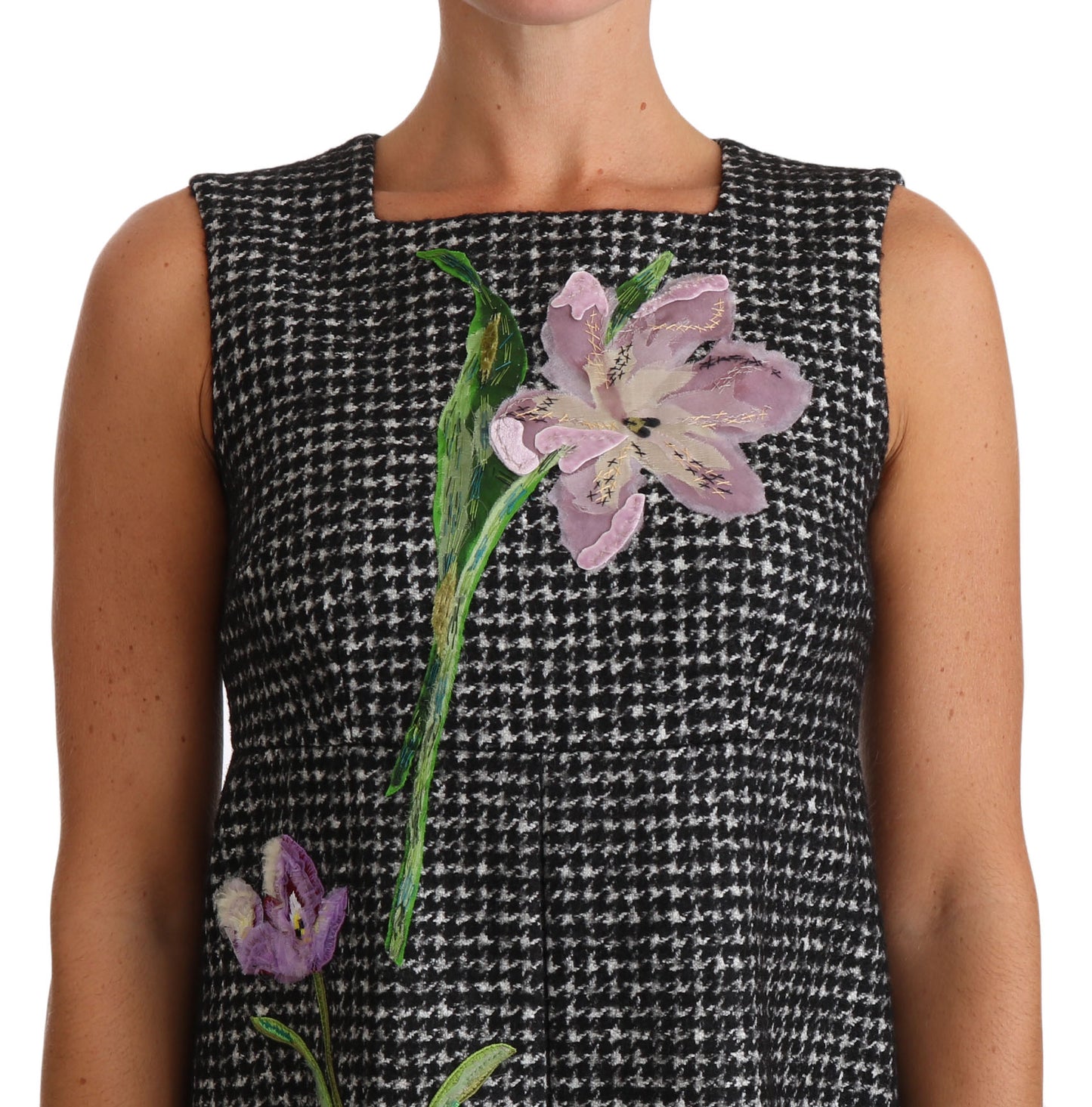 Vestido recto con apliques florales de pata de gallo