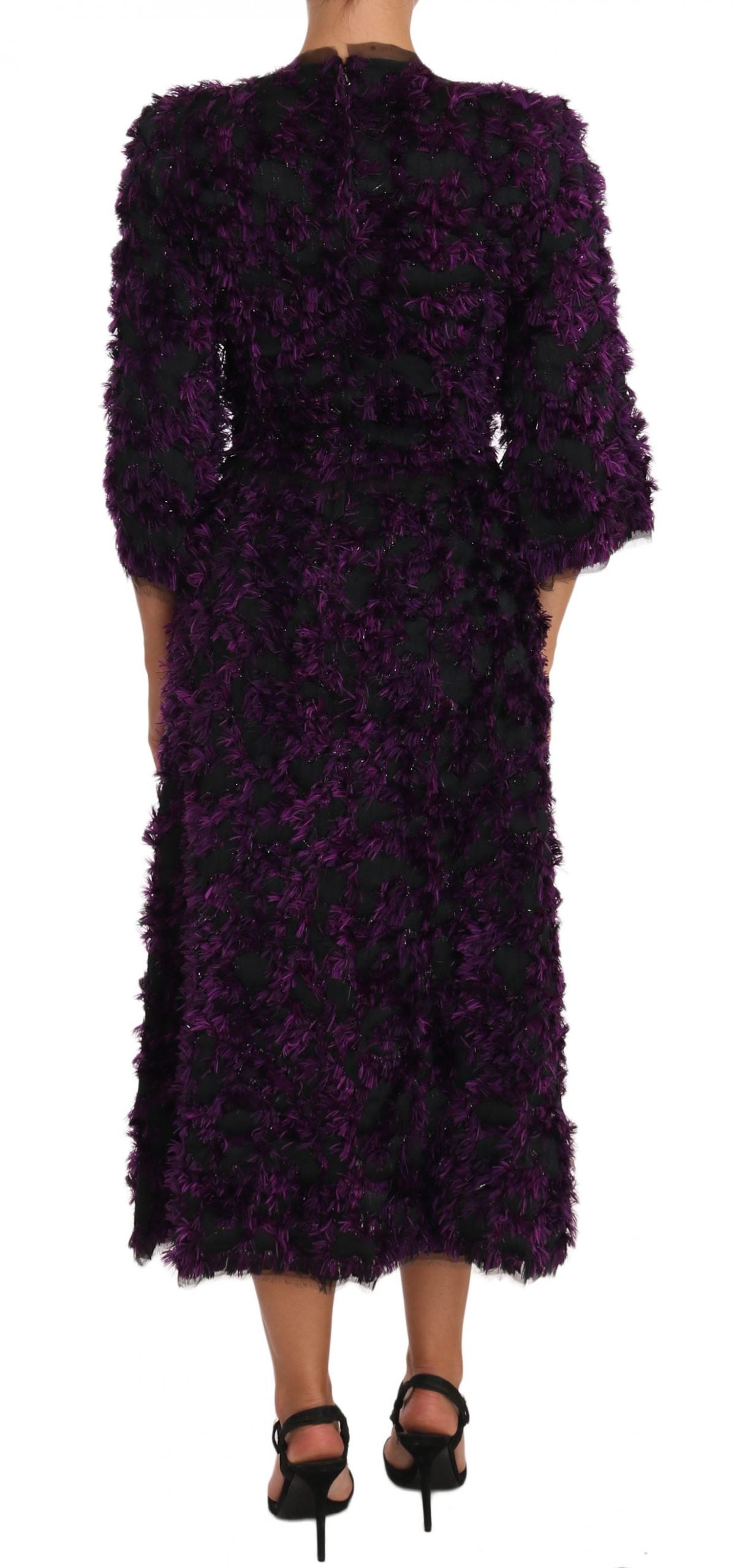 Elegante vestido con flecos en morado y negro