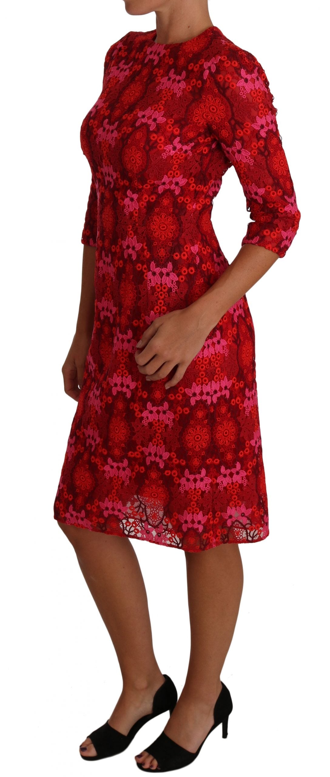 Elegante vestido floral de crochet hasta la rodilla