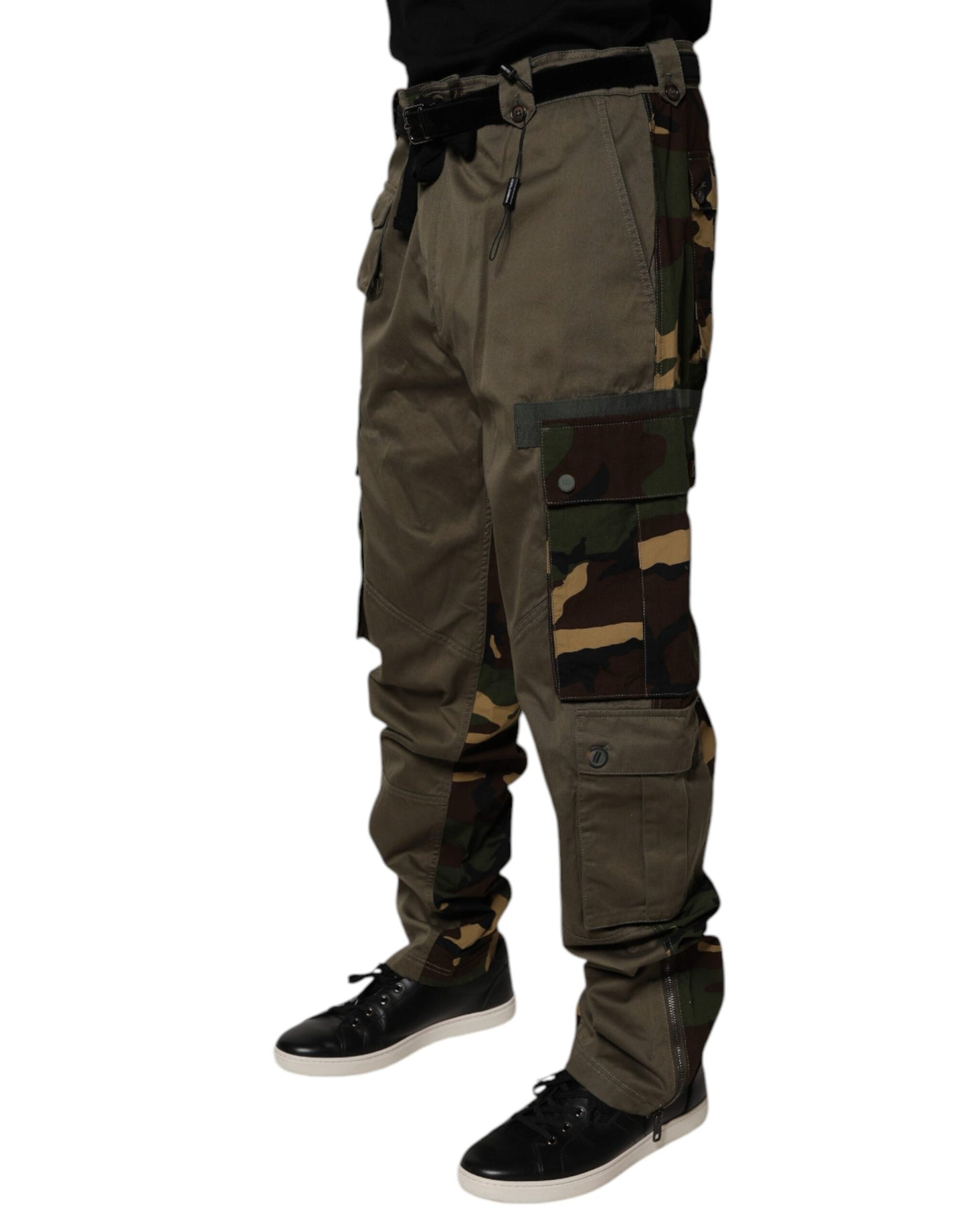 Pantalones cargo de camuflaje con parches multicolores