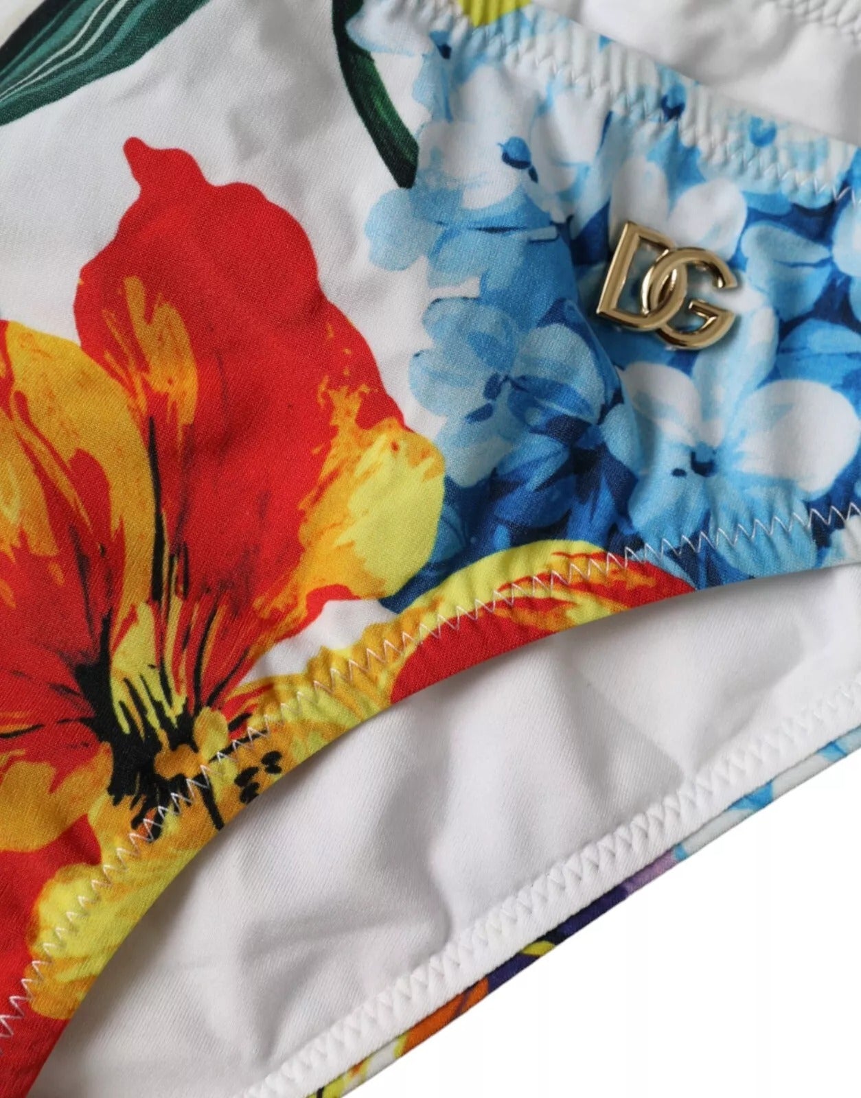 Traje de baño de bikini con estampado floral blanco