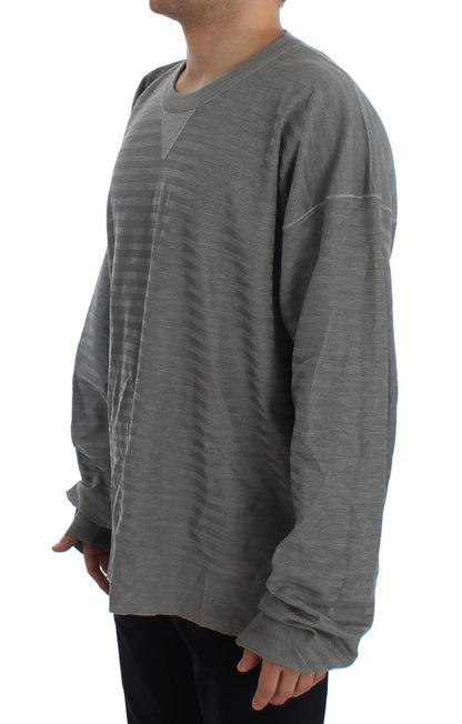Elegante suéter de cuello redondo de seda gris