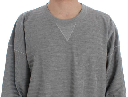 Elegante suéter de cuello redondo de seda gris