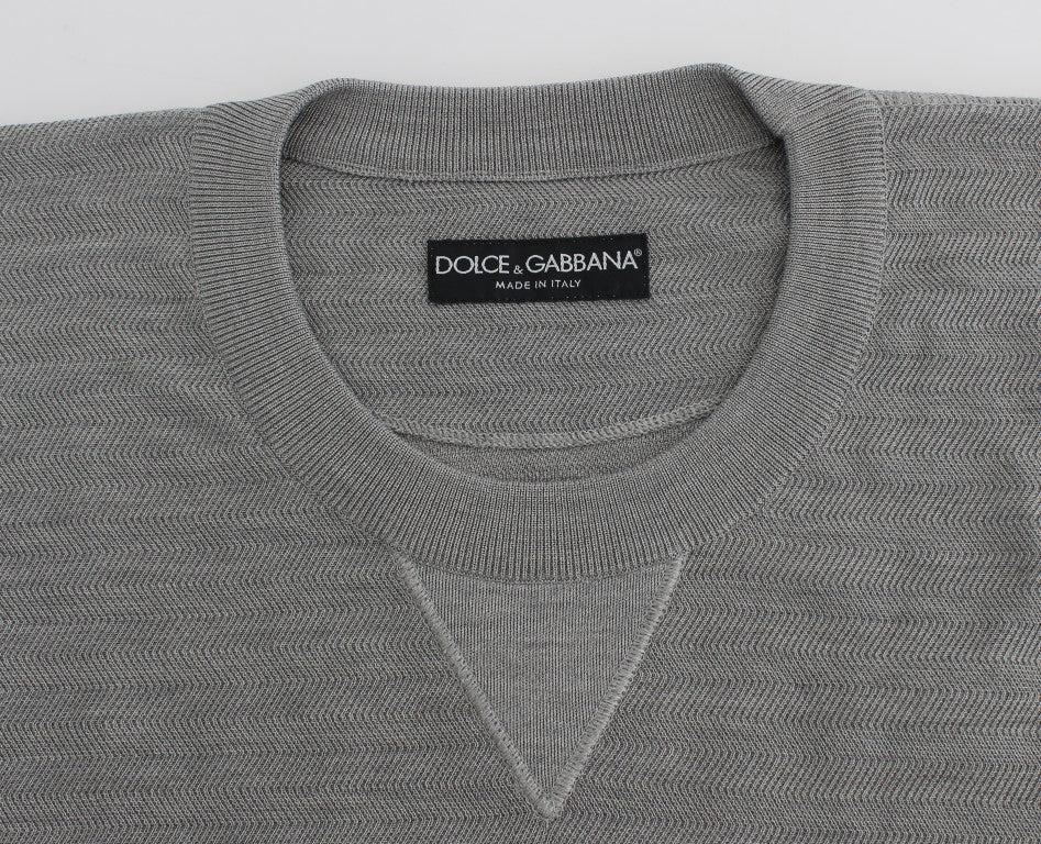 Elegante suéter de cuello redondo de seda gris