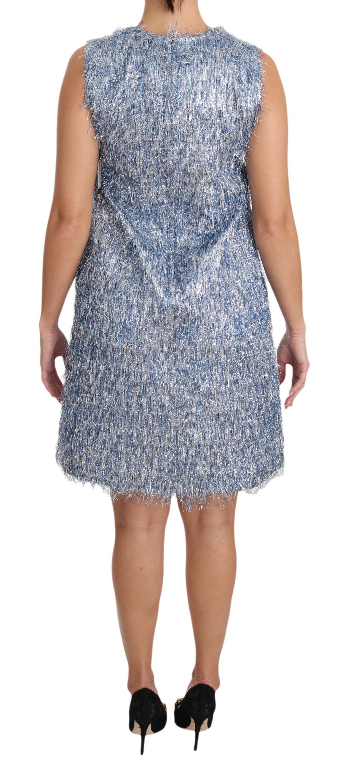Elegante vestido recto azul claro con flecos
