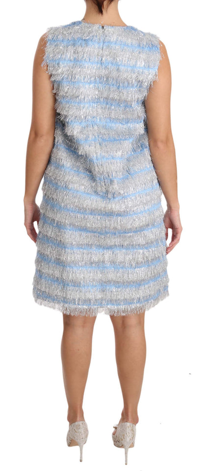Elegante vestido recto azul claro con flecos