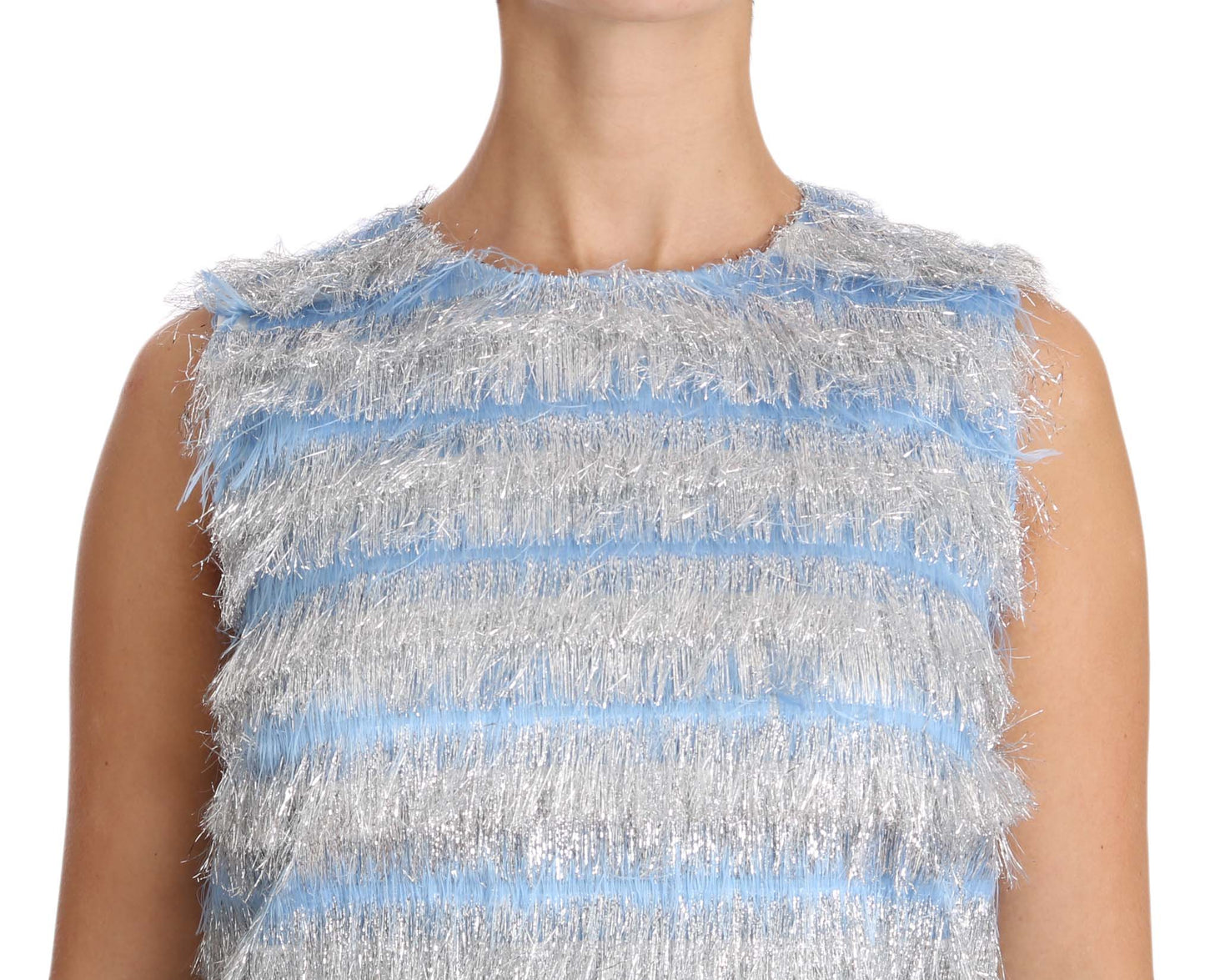 Elegante vestido recto azul claro con flecos