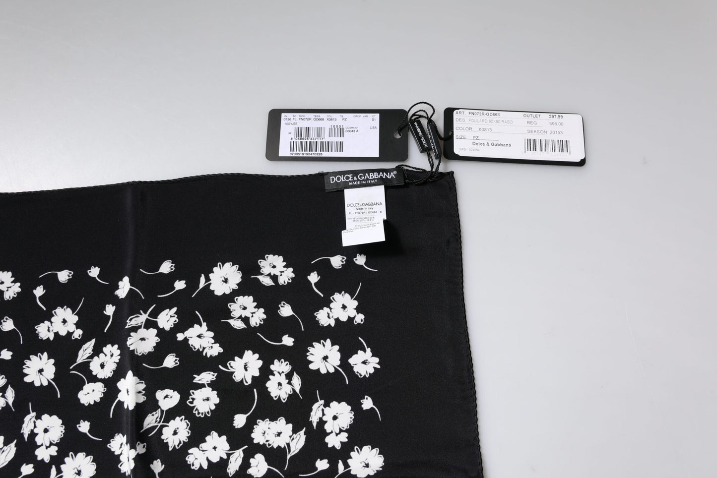 Bufanda chal cuadrada de seda con estampado floral negro