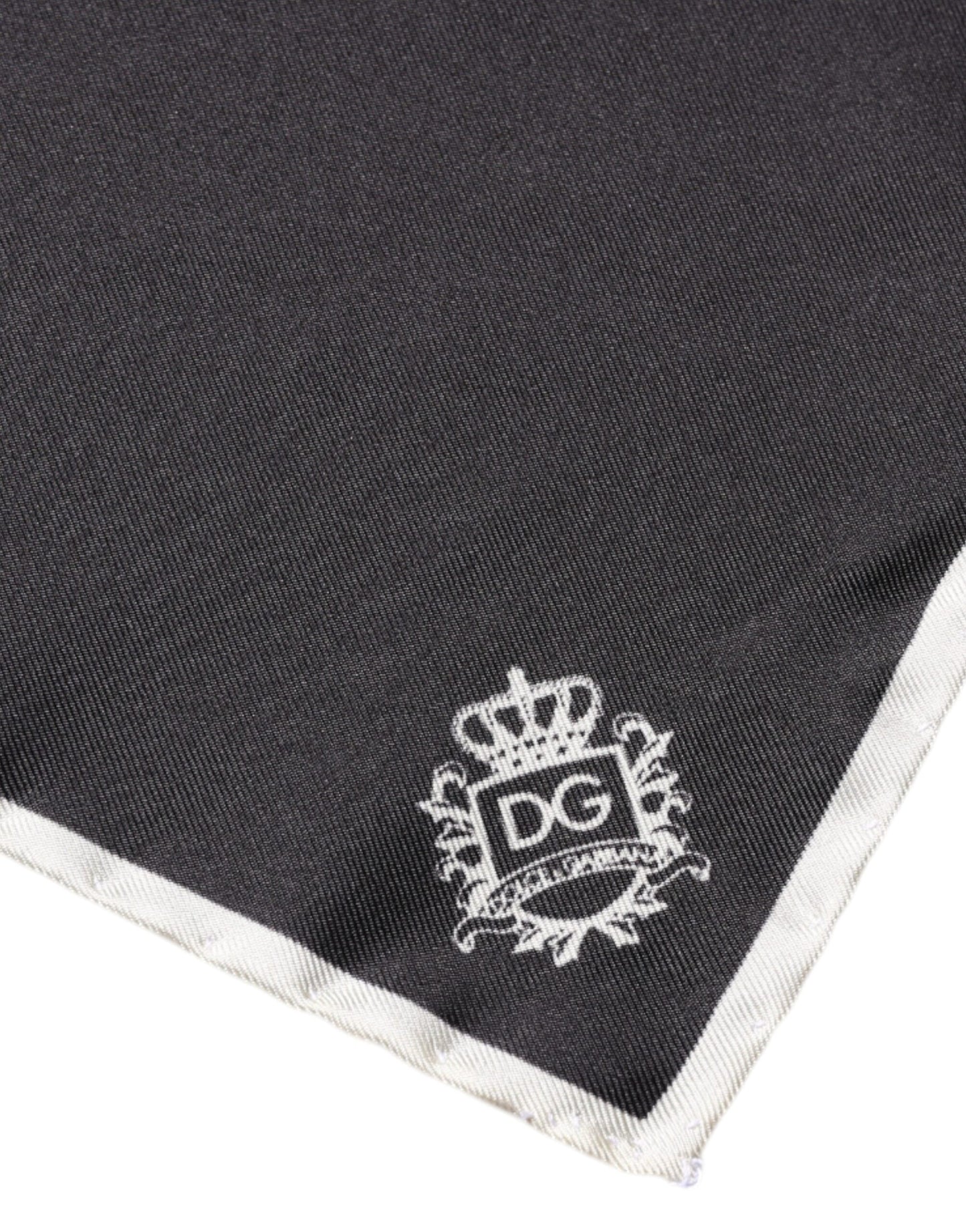 Pañuelo cuadrado con el logotipo de Black Crown