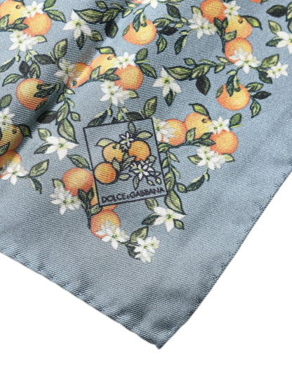 Pañuelo cuadrado de seda con tonos naranjas y grises