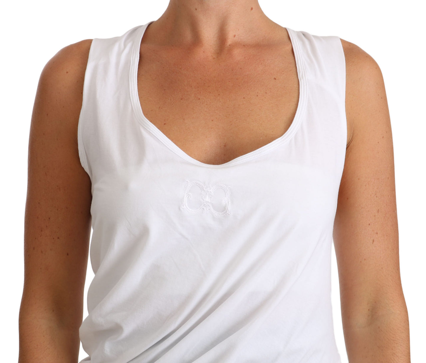 Elegante camiseta blanca sin mangas con lazo en la espalda