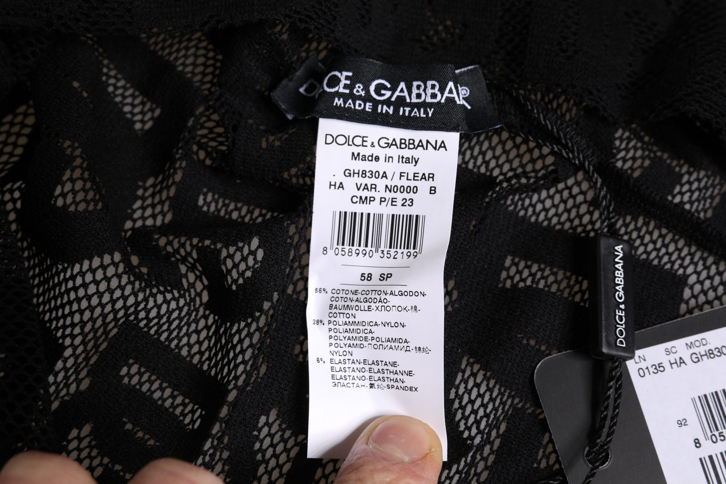 Gorro envolvente de malla con logotipo negro