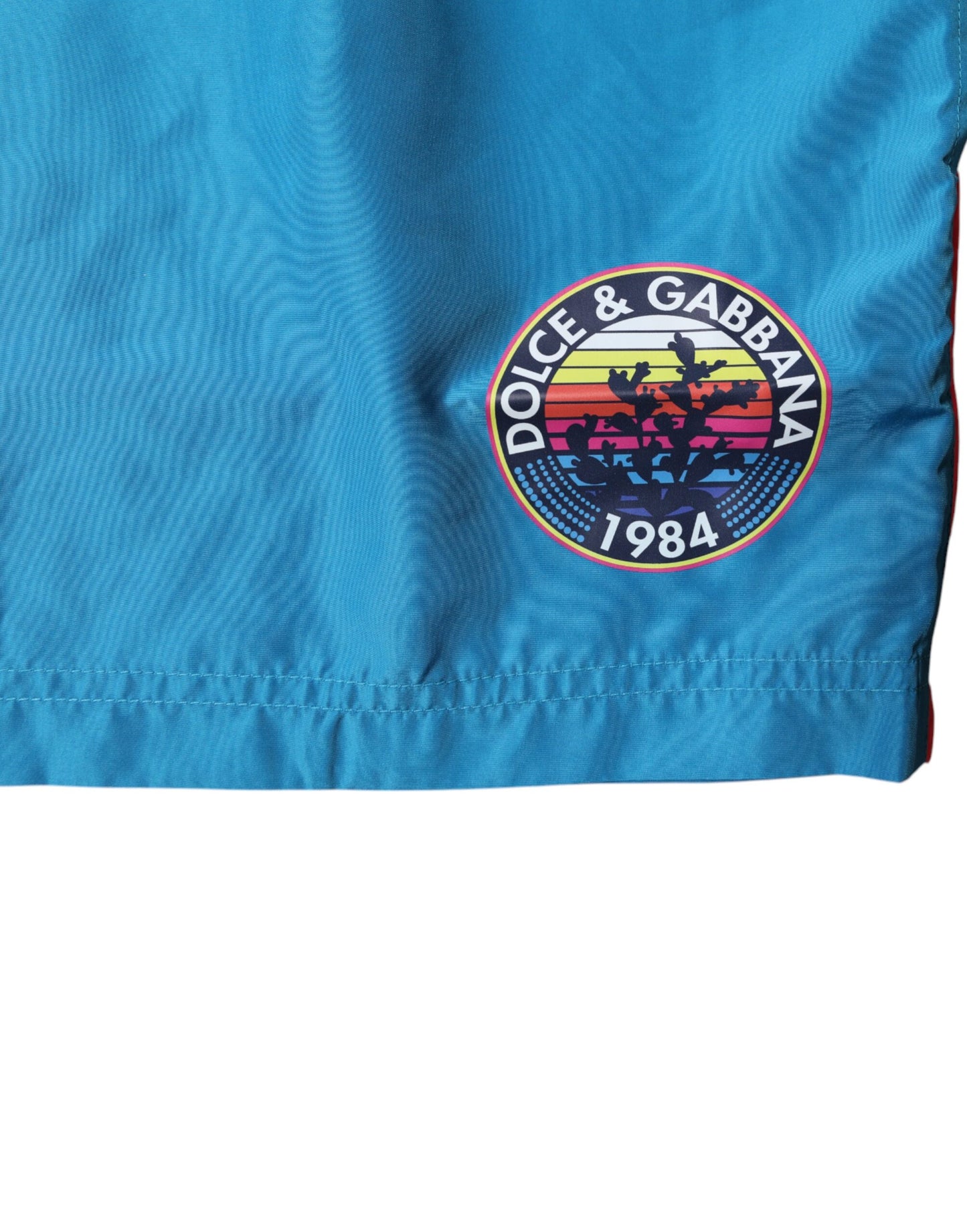 Traje de baño de dos piezas con shorts de playa y logo turquesa