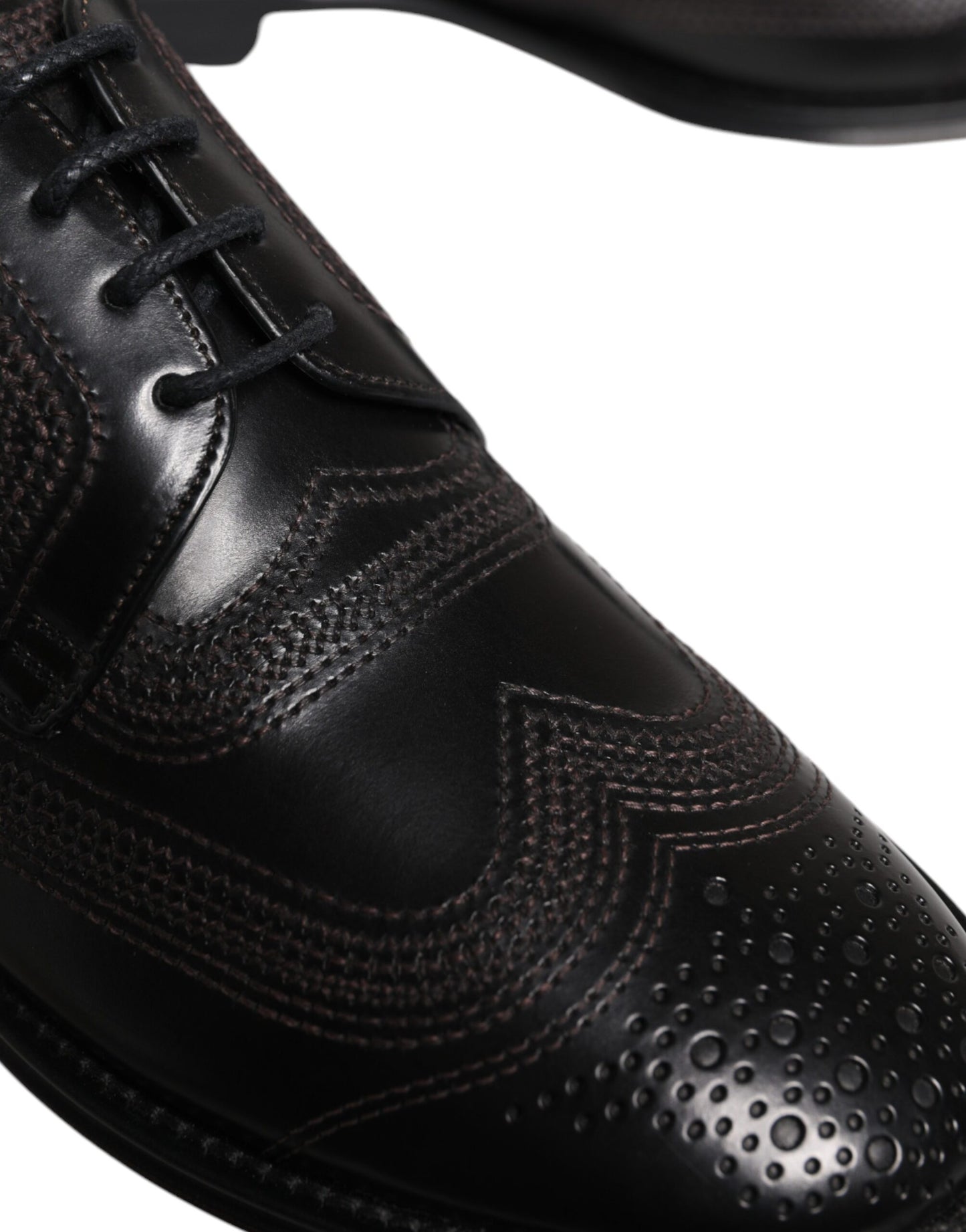 Zapatos de vestir Derby clásicos de cuero con bordado negro