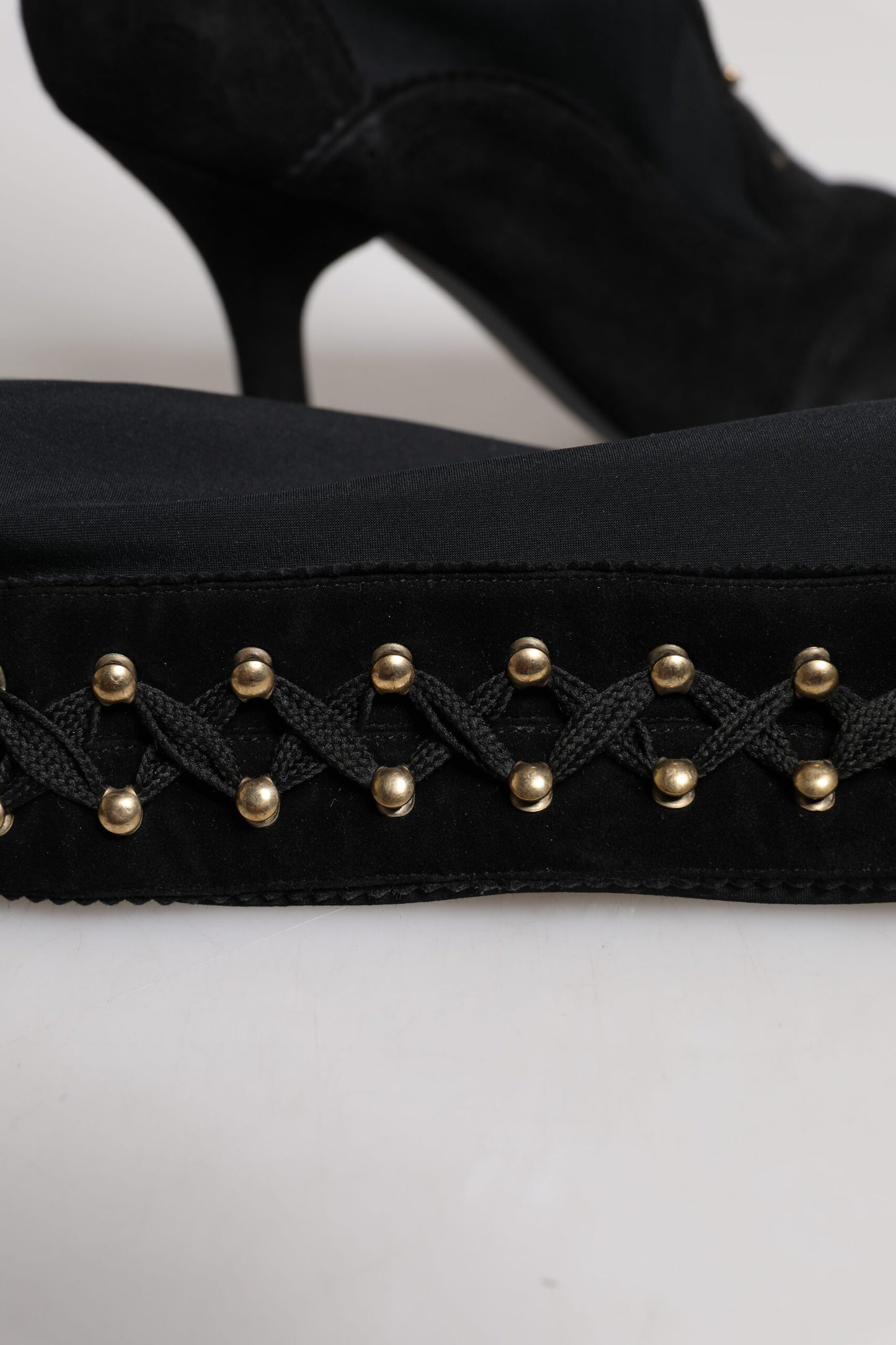 Botas altas negras con cordones y tacones