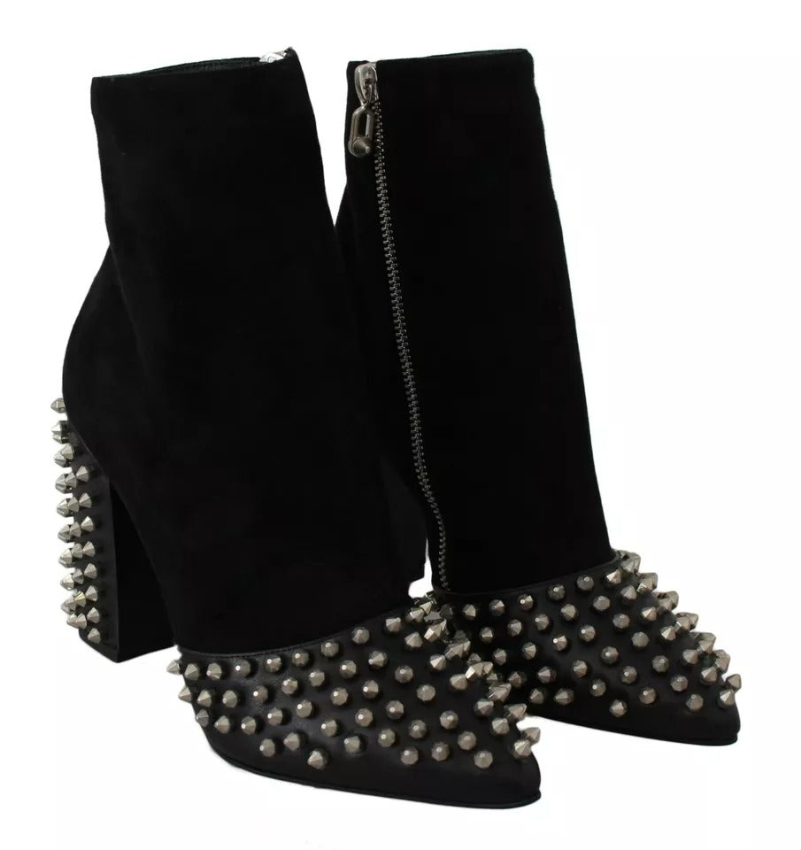 Botines de ante negro con tachuelas y tacón