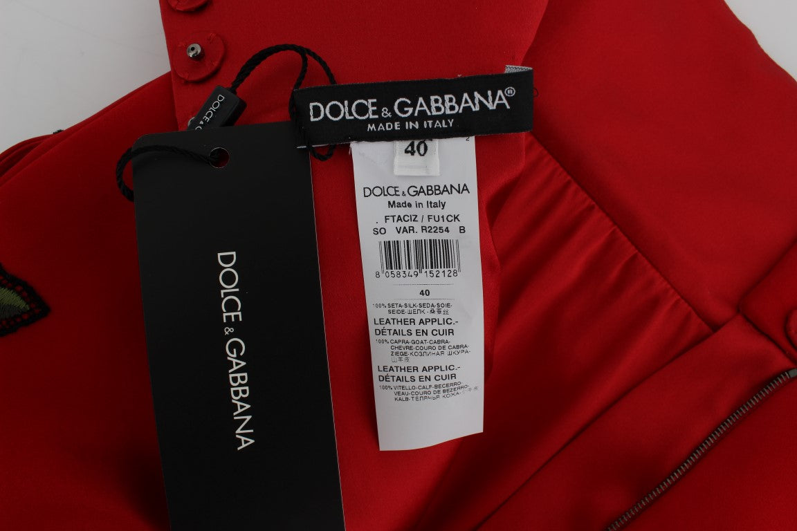 Elegantes pantalones cortos de seda con cintura alta y bordados