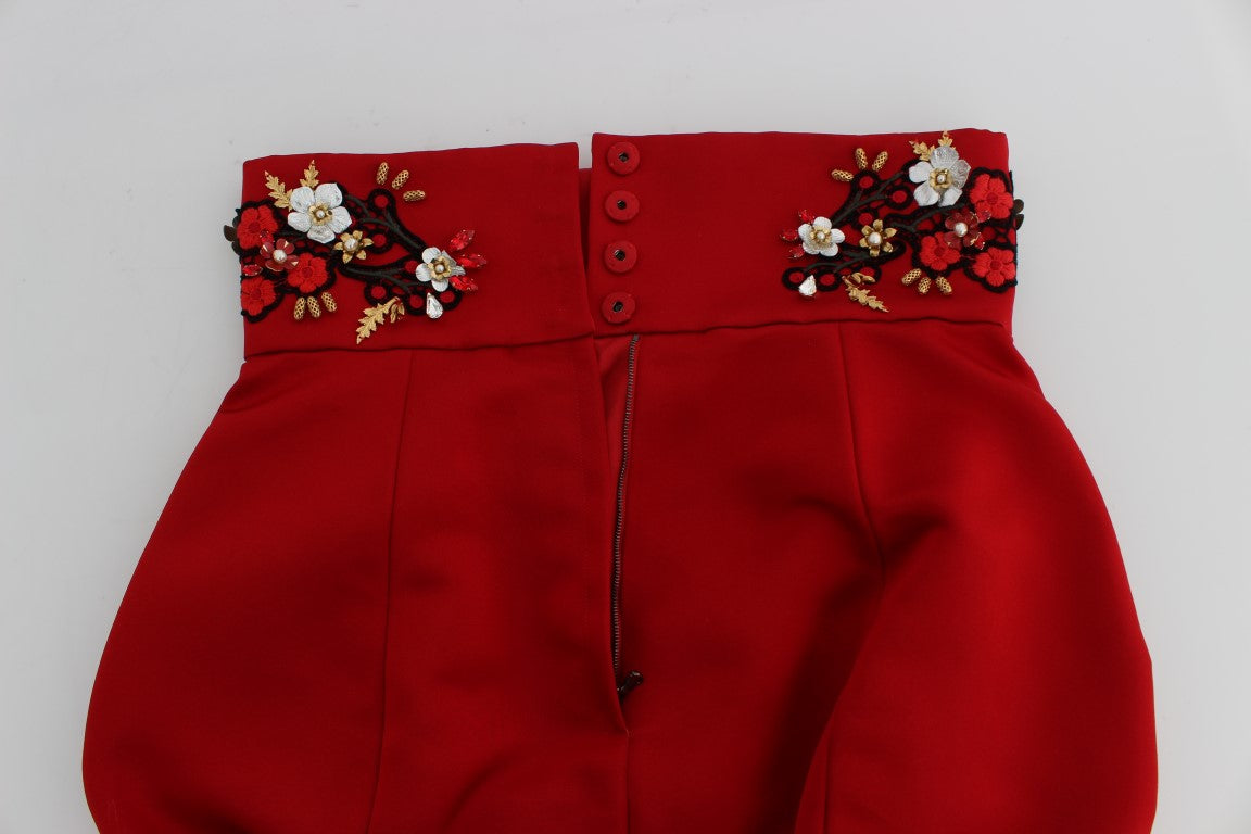 Shorts de cintura alta de seda roja con cristales