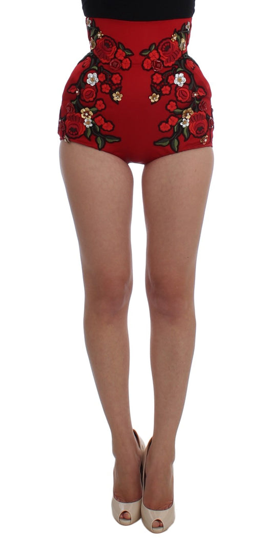 Pantalones cortos glamurosos de seda roja con bordado floral